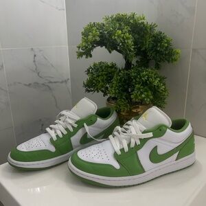 Nike Green and White Men's Shoes